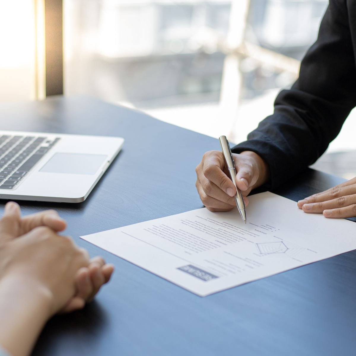 Entretien de recrutement autour d'un CV